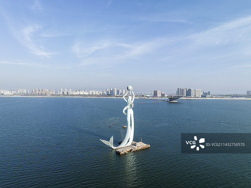 辽宁营口鲅鱼圈地标建筑鲅鱼公主雕像图片素材