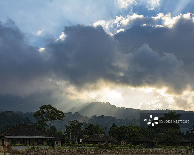 巴厘岛水神庙耶稣光图片素材