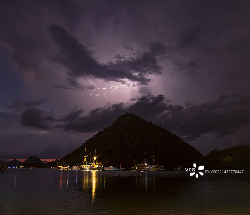 科莫多岛的闪电图片素材