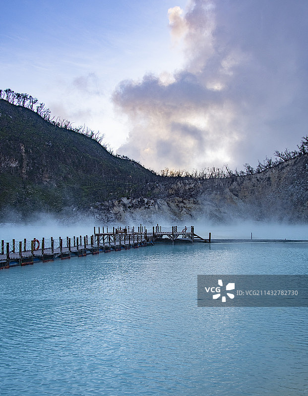 万隆kawah putih火山湖图片素材