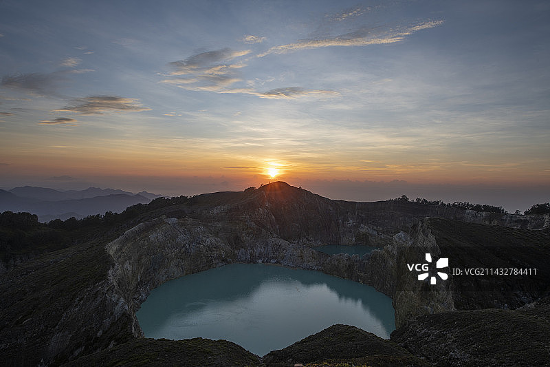 努沙登加拉英德克里穆图三色湖的日出图片素材