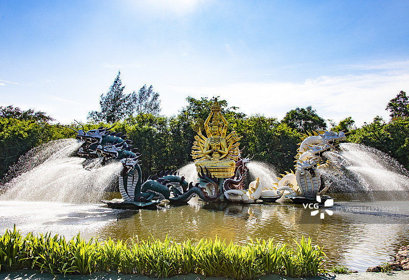 曼谷暹罗古城的佛像与喷水龙头图片素材