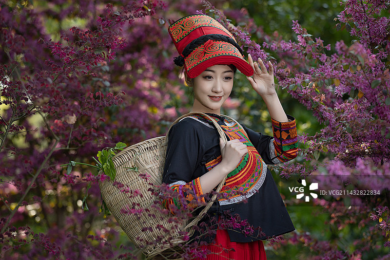 名族服装的美女图片素材