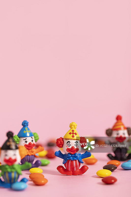 愚人节巧克力豆里的小丑图片素材