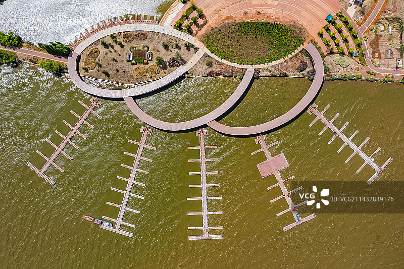 航拍云南昆明古滇精品湿地公园游船码头 滇池古渡 昆明滇池外海 晋宁区原生态湿地 古滇国文化园图片素材