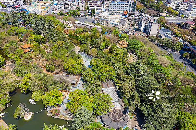 航拍云南昆明圆通山 昆明动物园 山林植被 园林绿化 花草树木 昆明圆通山动物园图片素材