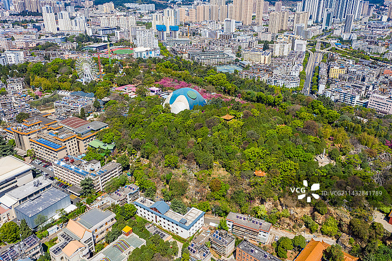 航拍云南昆明圆通山 昆明动物园 山林植被 园林绿化 花草树木 昆明圆通山动物园图片素材