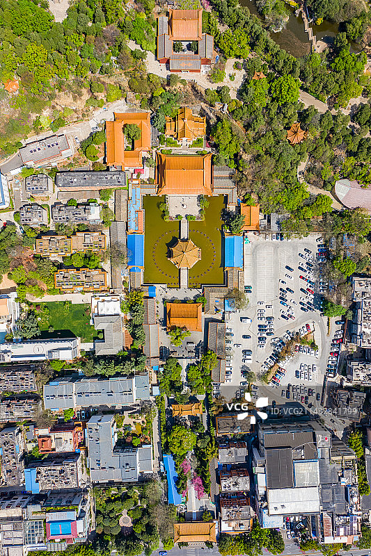 航拍云南昆明圆通山 昆明圆通寺 圆通禅寺 都市天际线 城市中心地标建筑群图片素材