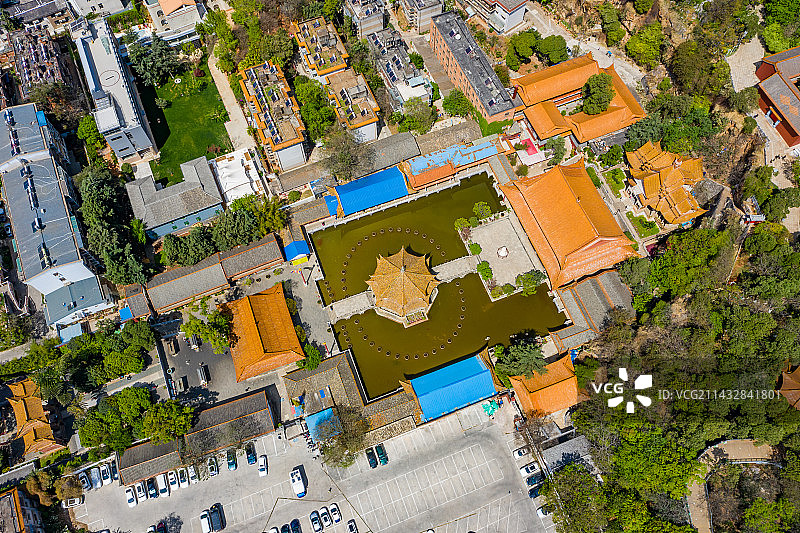 航拍云南昆明圆通山 昆明圆通寺 圆通禅寺 都市天际线 城市中心地标建筑群图片素材