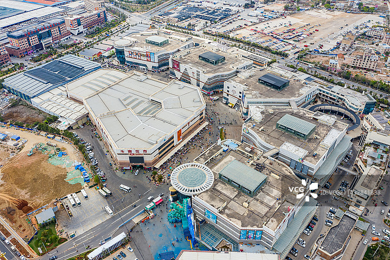 航拍云南昆明斗南花卉市场 昆明斗南花市 亚洲最大鲜切花交易市场 金斗南花都图片素材