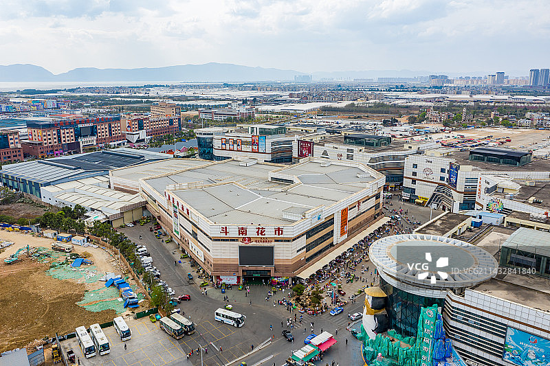 航拍云南昆明斗南花卉市场 昆明斗南花市 亚洲最大鲜切花交易市场 金斗南花都图片素材