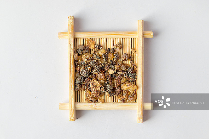 乳香-中医中药材草药临床医药标本百科白背景俯拍合集图片素材