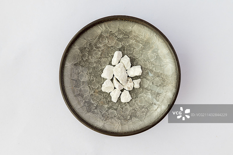 阳起石-中医中药材草药临床医药标本百科白背景俯拍合集图片素材