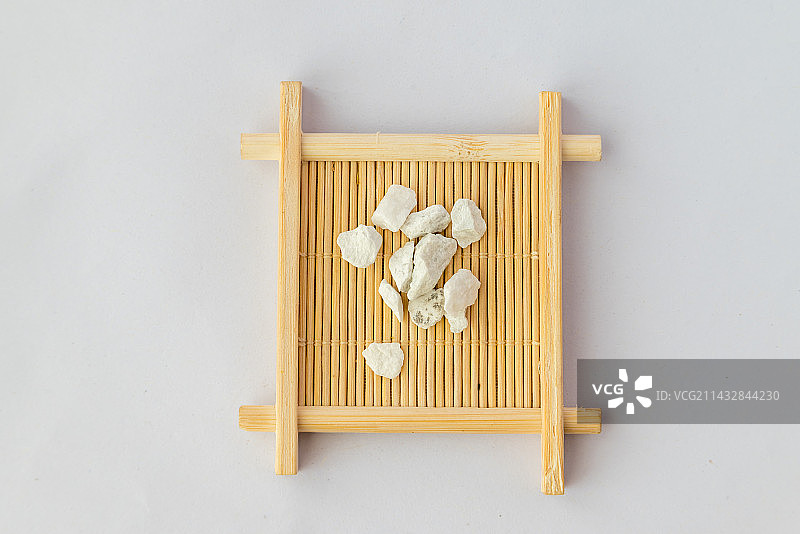 阳起石-中医中药材草药临床医药标本百科白背景俯拍合集图片素材