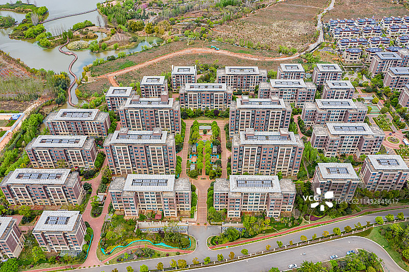 航拍七彩云南古滇名城度假区 高端住宅建筑群 云南昆明滇池南岸 晋宁区文旅养生养老度假区图片素材