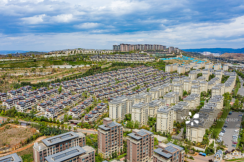 航拍七彩云南古滇名城度假区 高端住宅建筑群 云南昆明滇池南岸 晋宁区文旅养生养老度假区图片素材