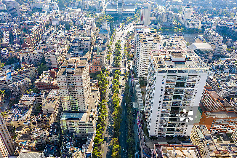 航拍云南昆明五华区城市建筑群 市中心人民路附近高楼大厦矗立 繁华都市天际线图片素材