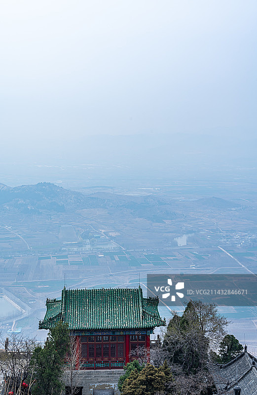 登东山而小鲁.天下第一奇山山东济宁邹城峄山风景区建筑景观图片素材