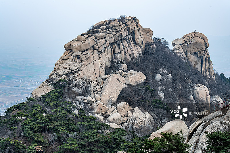 山东济宁邹城峄山风景区奇石景观图片素材