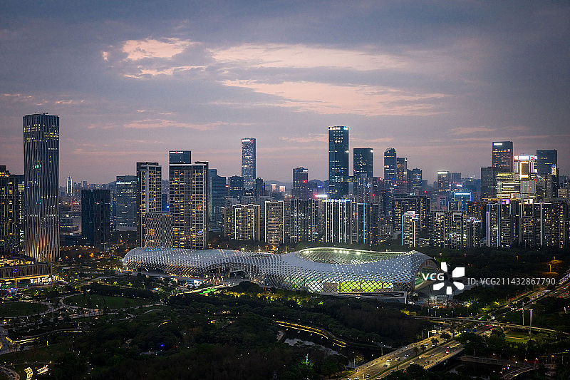 晚霞下的春茧体育馆图片素材