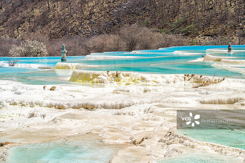 中国四川省黄龙自然风景区钙化池图片素材