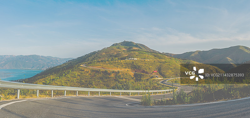 徒步登山图片素材