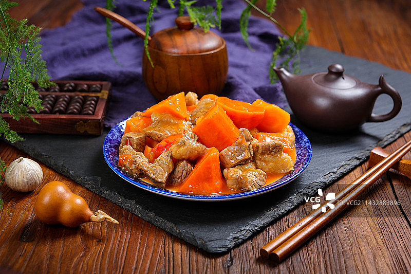 特色农家菜胡萝卜烧牛肉块图片素材