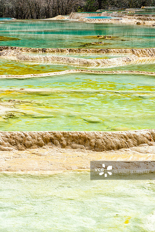 中国四川省黄龙自然风景区五彩池图片素材