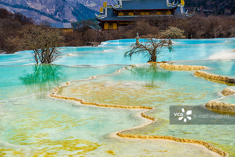 中国四川省黄龙自然风景区五彩池图片素材