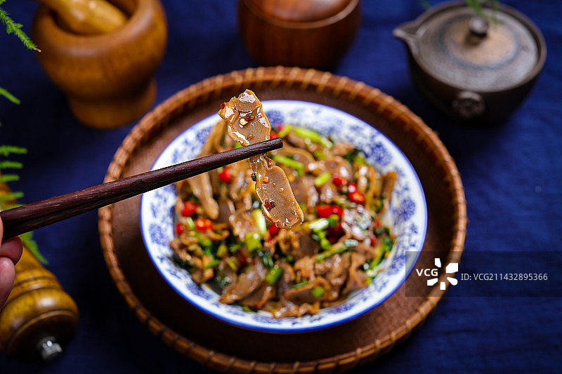 香辣美味下酒菜凉拌卤鸡肫郡肝图片素材