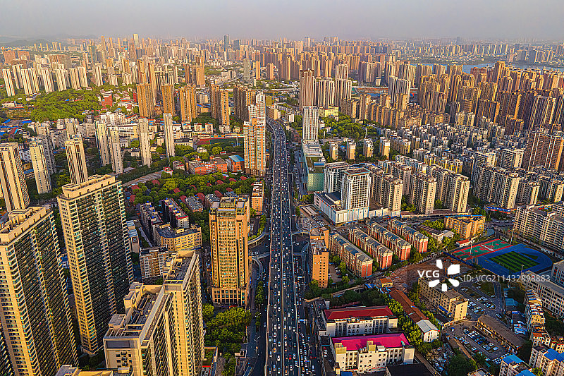 城市现代建筑的高角度透视图片素材