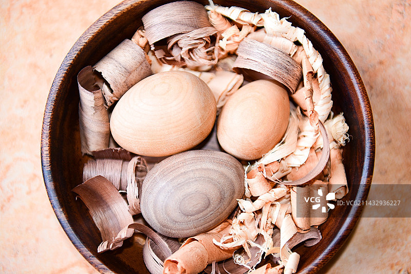 樱桃木和黑胡桃木做出的蛋图片素材