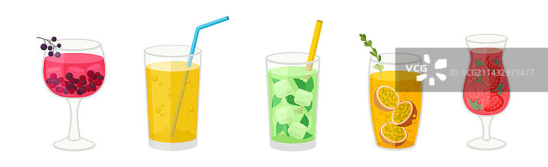 含冰块的清爽夏季鸡尾酒图片素材