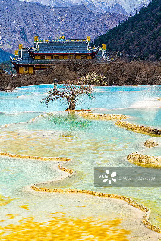 中国四川省黄龙自然风景区五彩池图片素材