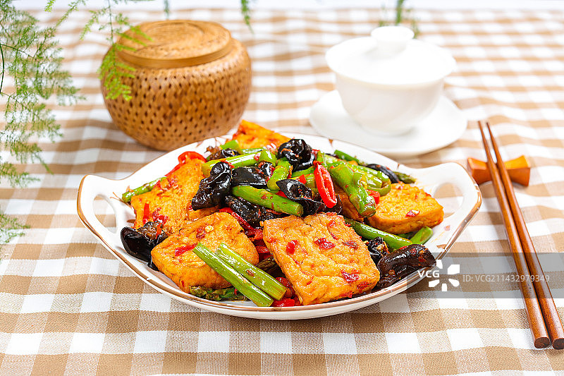 特色农家菜芦笋木耳炒煎豆腐图片素材
