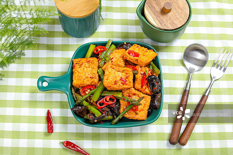 营养美味特色菜小炒芦笋木耳煎豆腐图片素材