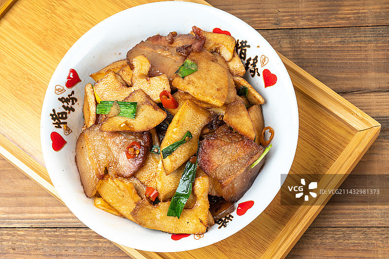 美味下酒菜小炒腊肉春笋图片素材