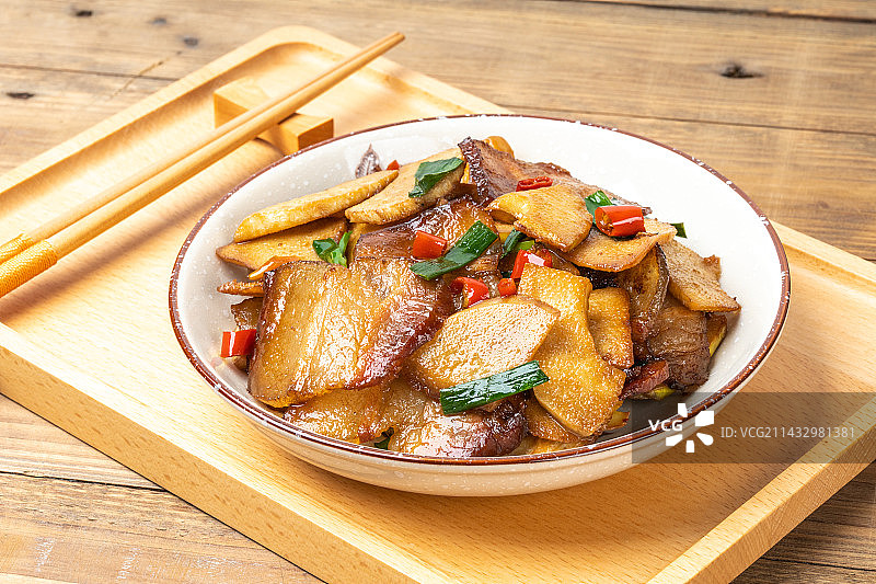 美味下酒菜小炒腊肉春笋图片素材