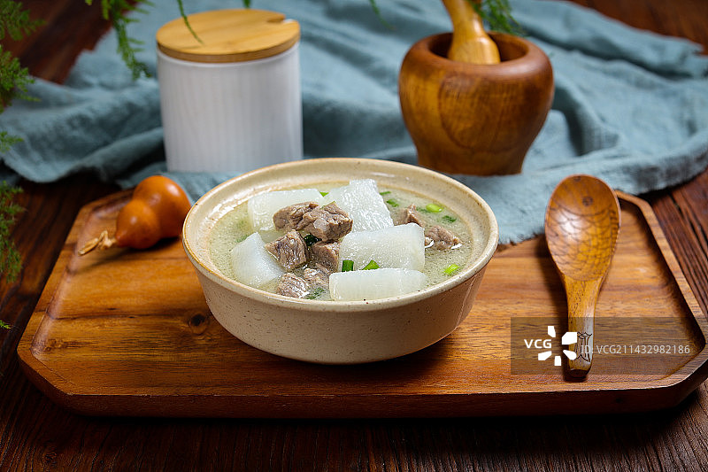 特色农家菜牛肉萝卜汤图片素材