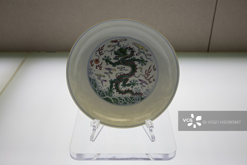 斗彩云龙纹盘，清，雍正，天津博物馆图片素材