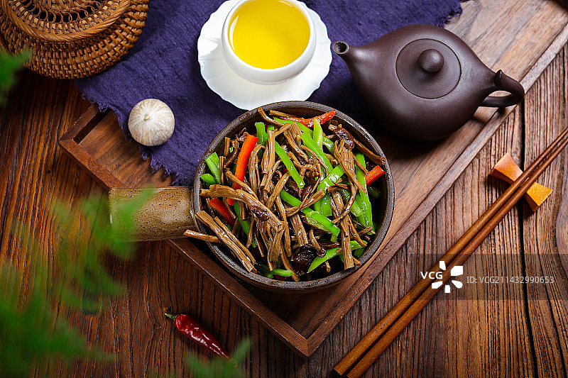 小炒菌菇美食干煸茶树菇图片素材