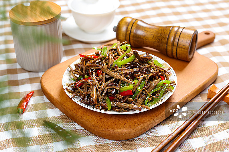 特色农家菜小炒茶树菇图片素材