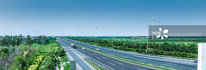 航拍公路风车图片素材