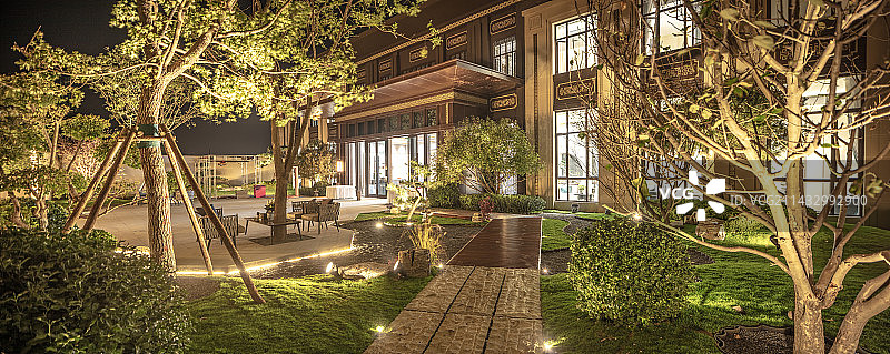 别墅庭院夜景图片素材