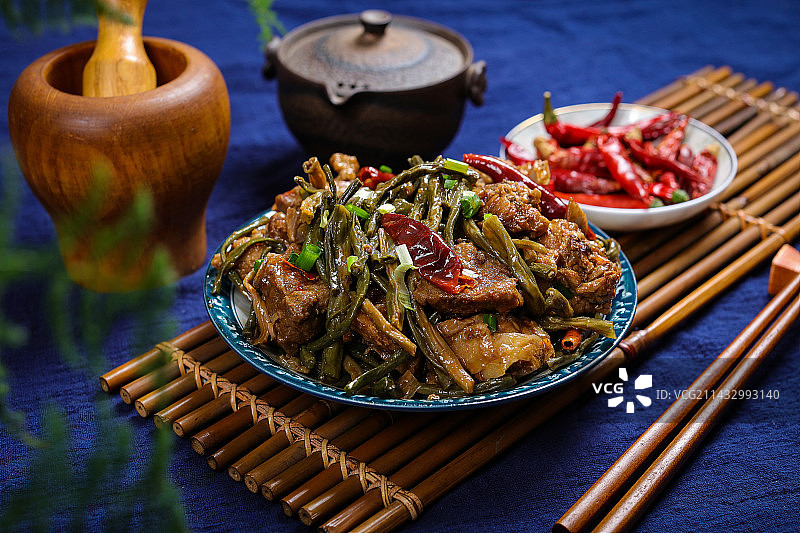 营养美味家常菜干豆角烧排骨图片素材