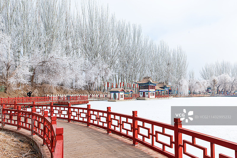 酒泉泉湖公园雾凇雪景图片素材