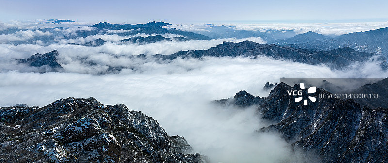 山脉大雪云海航拍辽阔高远壮观背景自然风景图图片素材
