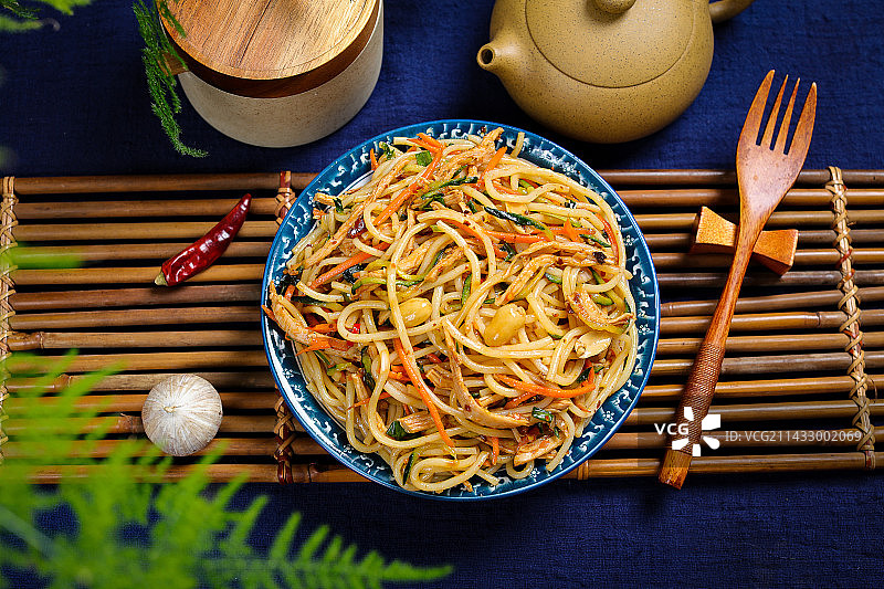 特色小吃美食鸡丝凉米线图片素材