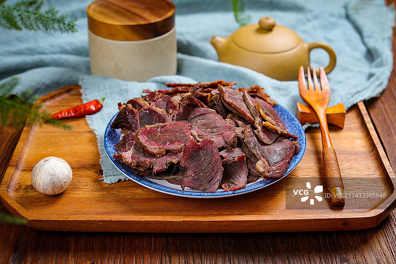 美味下酒菜卤牛腱子肉图片素材