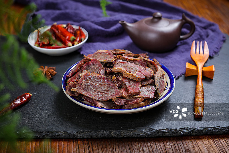 美味下酒菜卤牛腱子肉图片素材